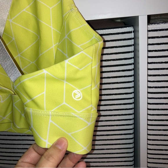 SAVVI Fit Geo Sports Bra | Size medium - Picture 6 of 8